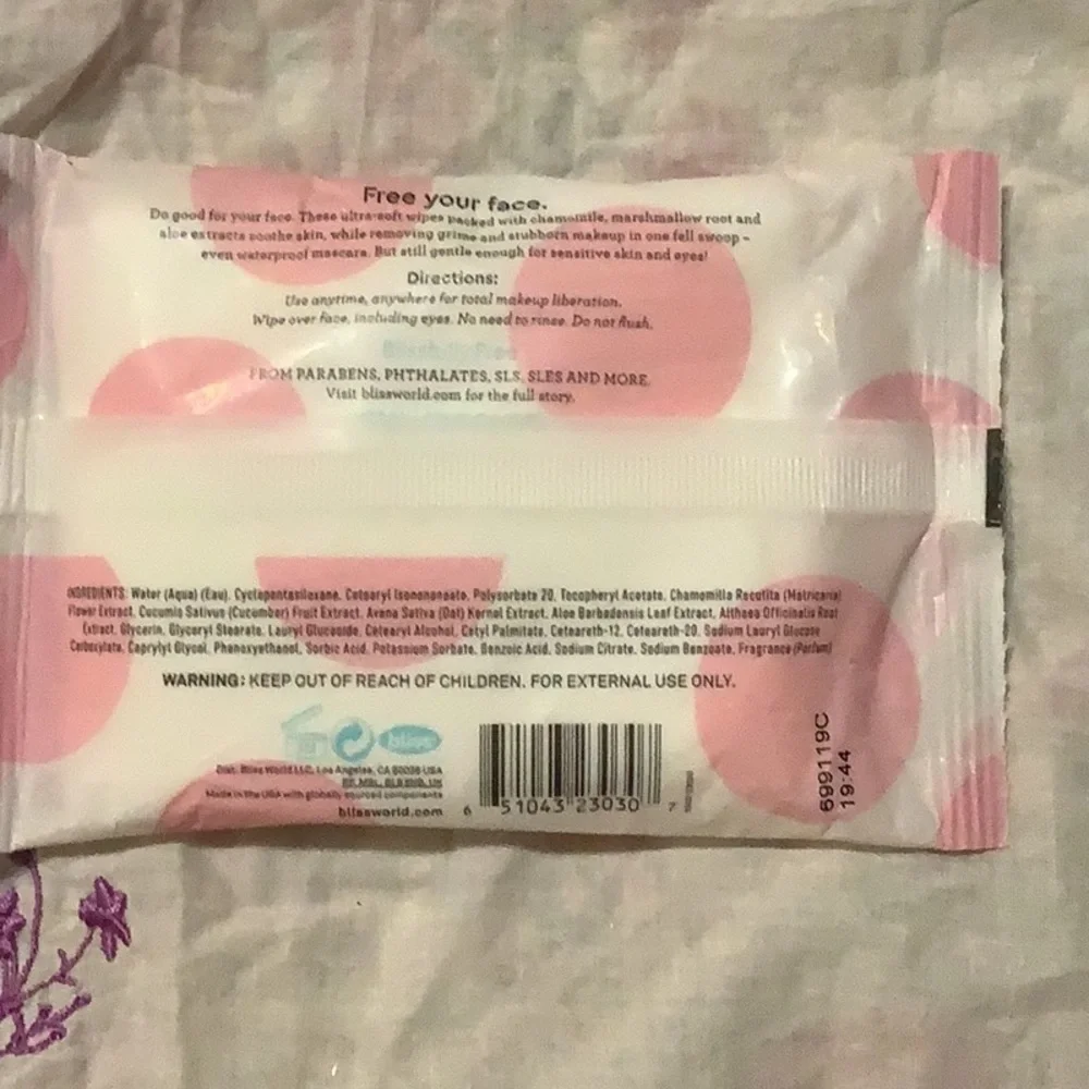 Refreshments Body and Hand lotions with Makeup wipes and cleansing face wipes - Picture 10 of 10